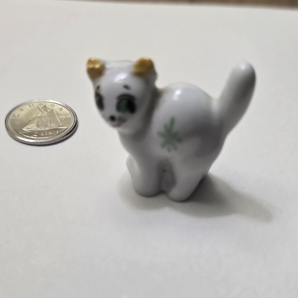 Wade Whimsies (1955/59) Minikins - Set A (1955/56) Cat - Yellow Ears / Green Dot